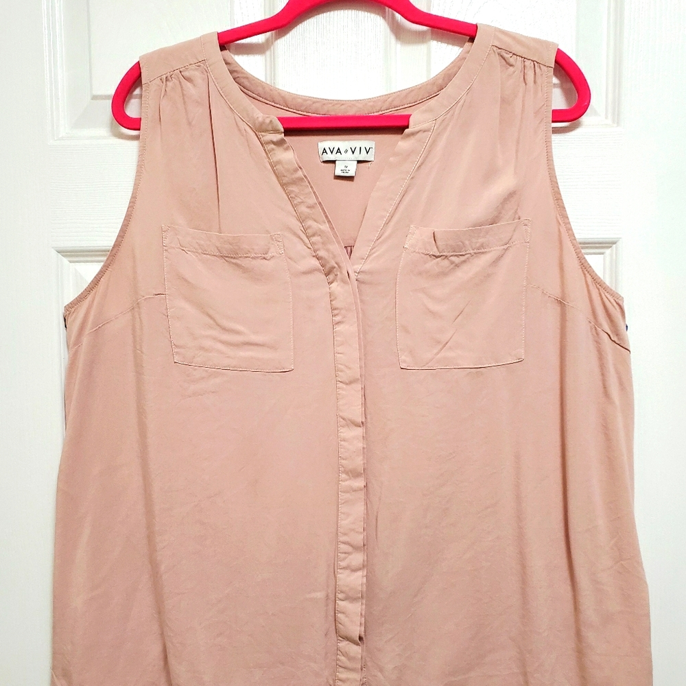 Woman Sleeveless top